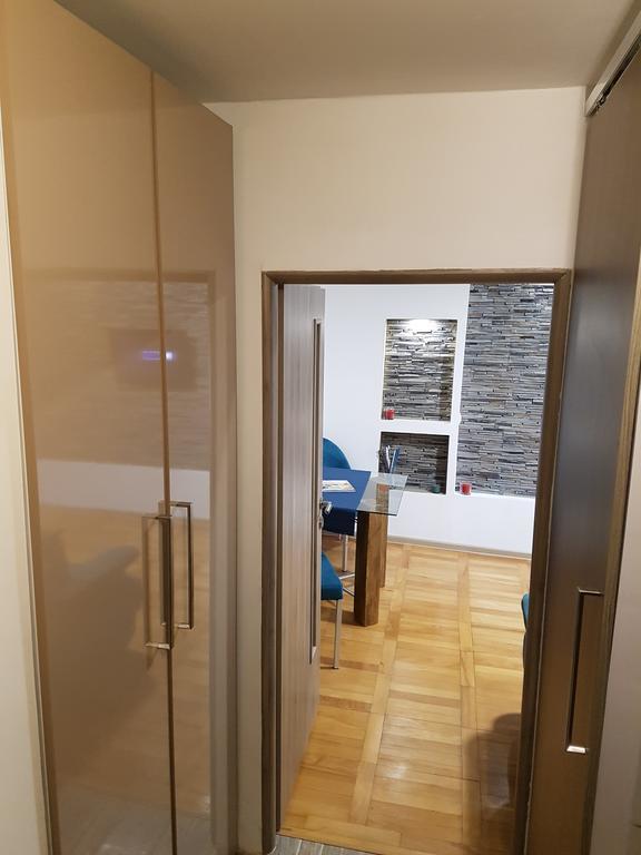 Woodstone Apartment Ploieşti Esterno foto