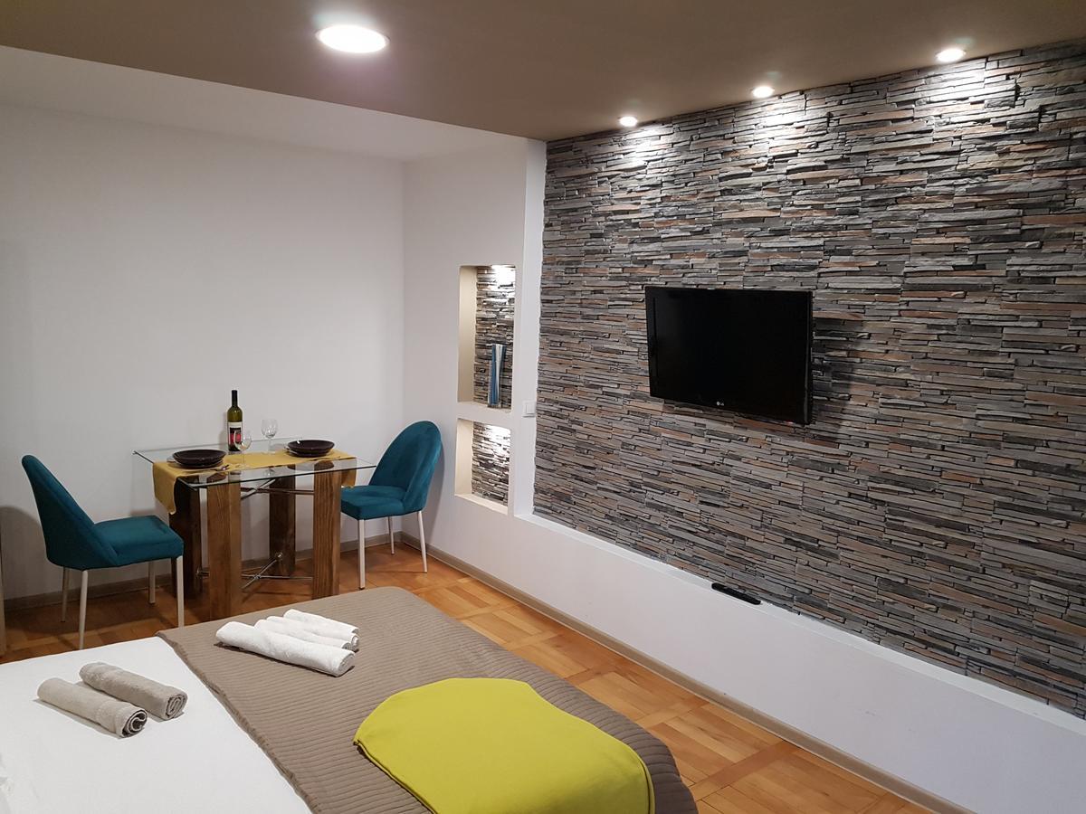 Woodstone Apartment Ploieşti Esterno foto