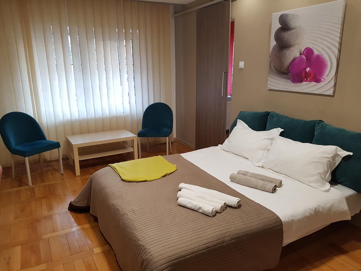 Woodstone Apartment Ploieşti Esterno foto