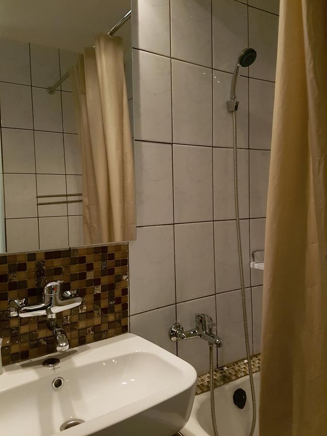 Woodstone Apartment Ploieşti Esterno foto